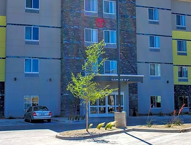 Days Inn & Suites by Wyndham Lubbock Medical Center hotel detail image 3