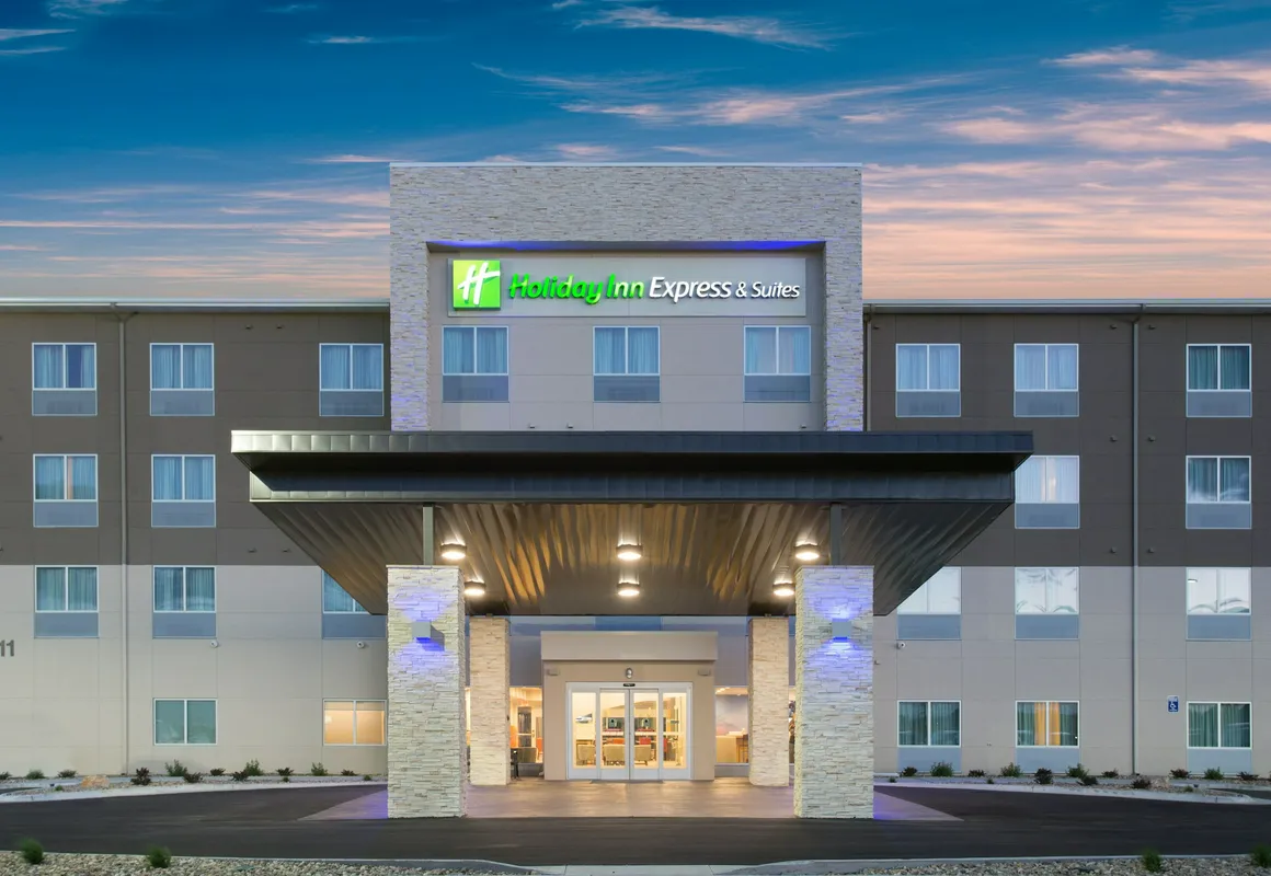 Holiday Inn Express & Suites Rapid City - Rushmore South by IHG hotel hero