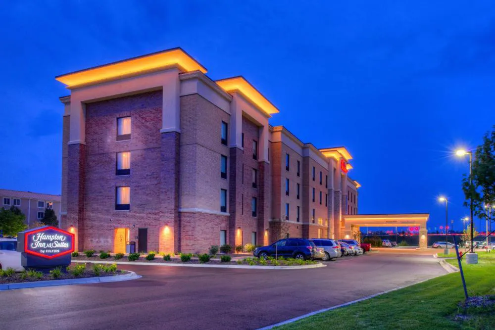Hampton Inn & Suites Wixom hotel hero