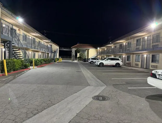 Baymont by Wyndham Bakersfield hotel detail image 1