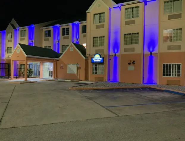 Days Inn & Suites by Wyndham Tampa/Raymond James Stadium hotel detail image 2