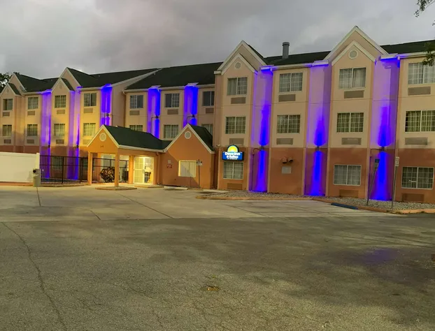 Days Inn & Suites by Wyndham Tampa/Raymond James Stadium hotel detail image 3