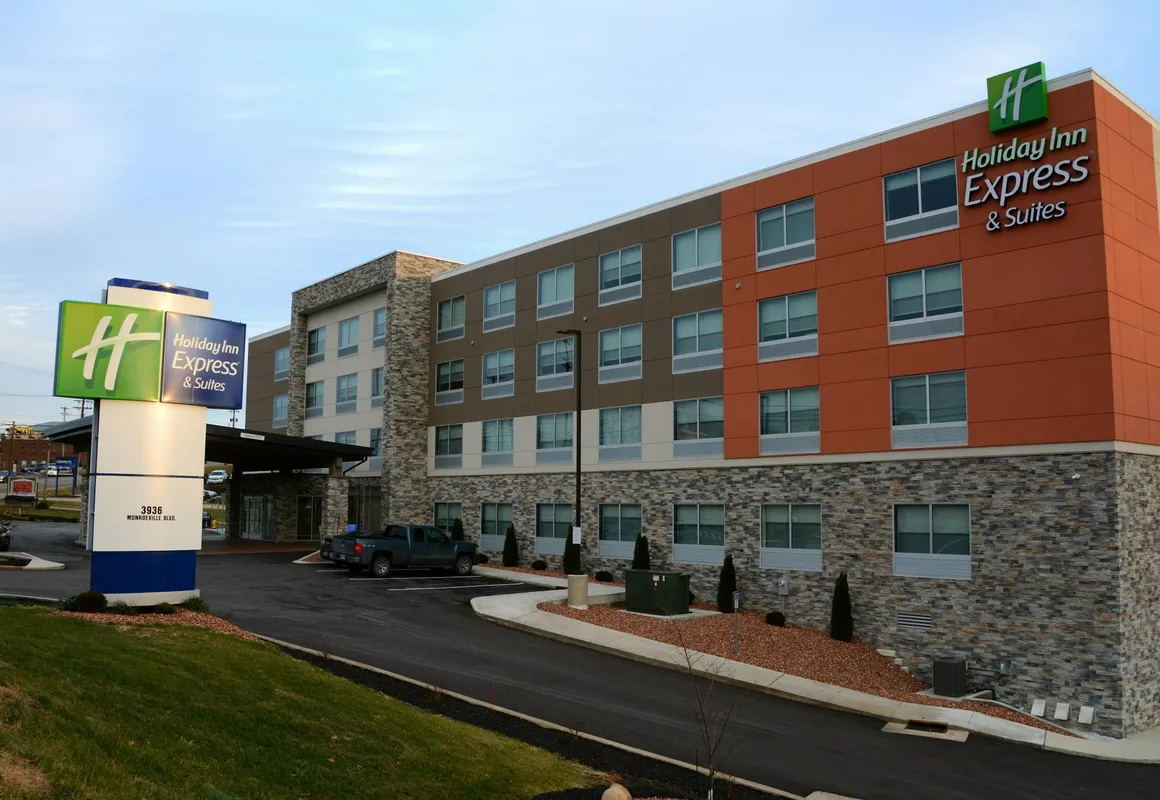 Holiday Inn Express & Suites Pittsburgh - Monroeville by IHG hotel hero
