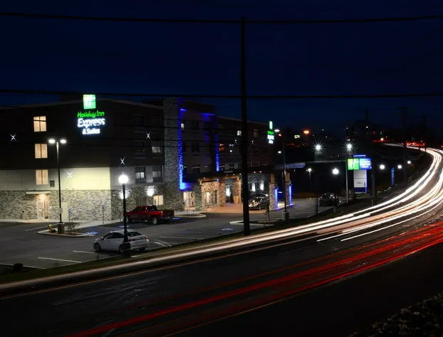 Holiday Inn Express & Suites Pittsburgh - Monroeville by IHG hotel detail image 4