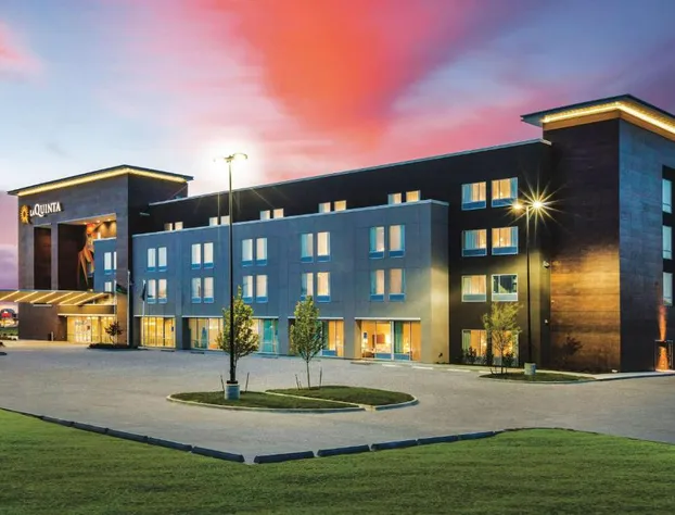 La Quinta Inn & Suites by Wyndham Wichita Northeast hotel detail image 1