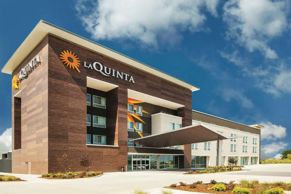 La Quinta Inn & Suites by Wyndham Wichita Northeast hotel hero