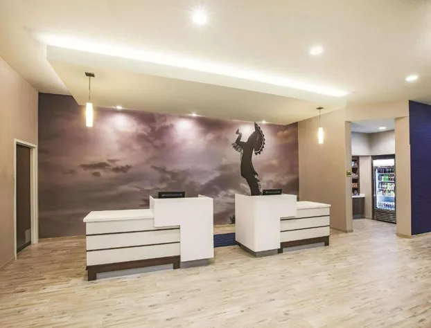 La Quinta Inn & Suites by Wyndham Wichita Northeast hotel detail image 2