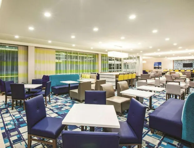 La Quinta Inn & Suites by Wyndham Wichita Northeast hotel detail image 4