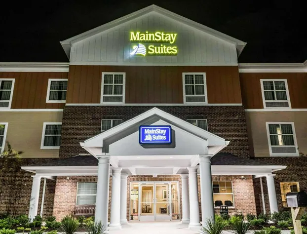 MainStay Suites Hackberry Sportsman's Lodge hotel detail image 1