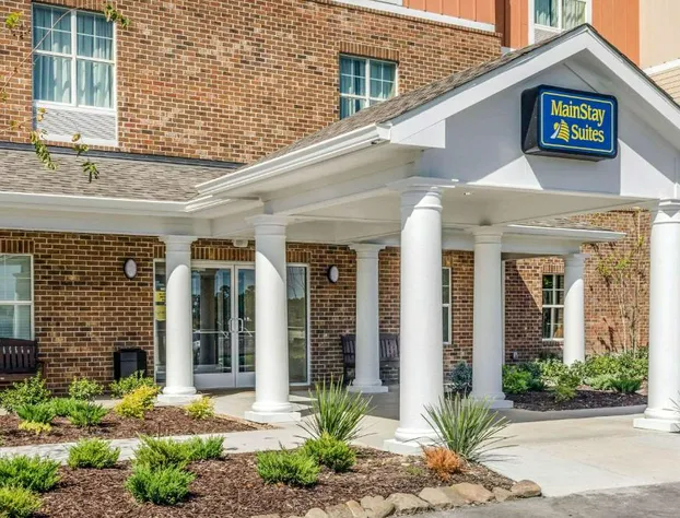 MainStay Suites Hackberry Sportsman's Lodge hotel detail image 3