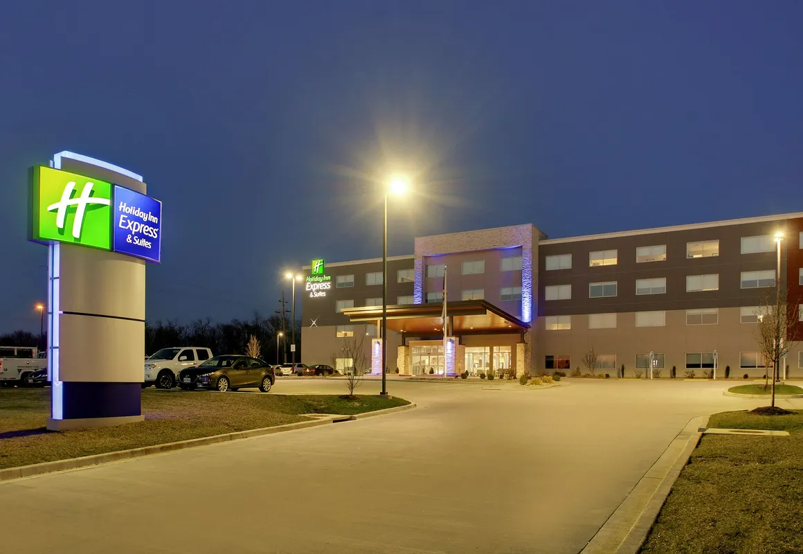 Holiday Inn Express & Suites Mount Vernon by IHG hotel hero