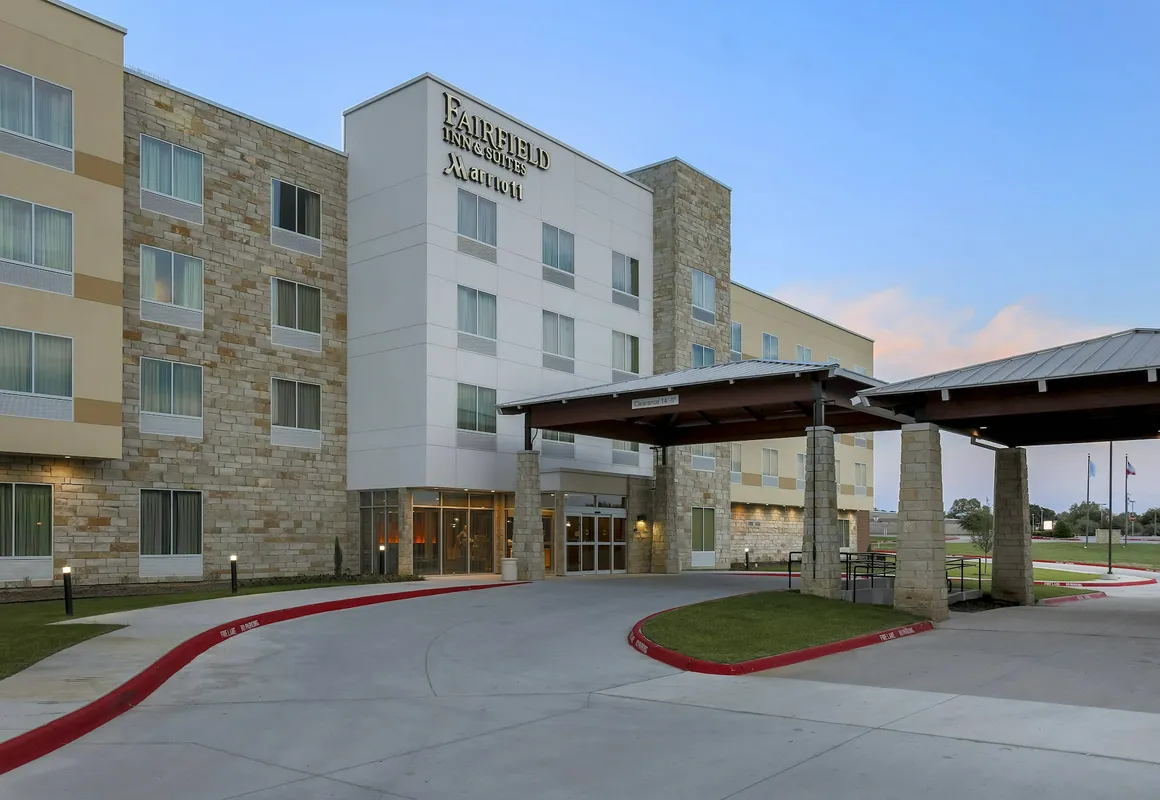 Fairfield Inn & Suites by Marriott Decatur at Decatur Conference Center hotel hero