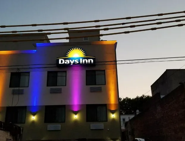 Days Inn by Wyndham Brooklyn Marine Park hotel detail image 1