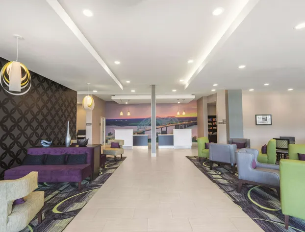 La Quinta Inn & Suites by Wyndham Memphis Downtown hotel detail image 4