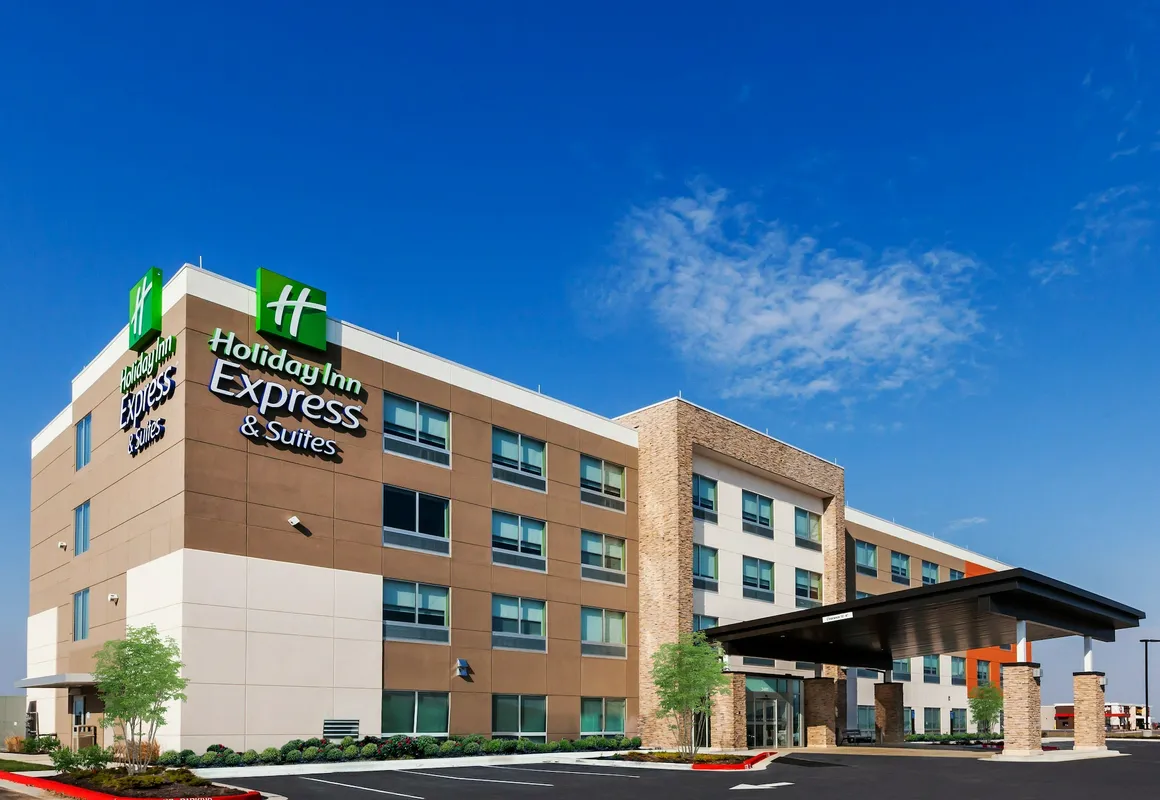 Holiday Inn Express & Suites Chanute by IHG hotel hero
