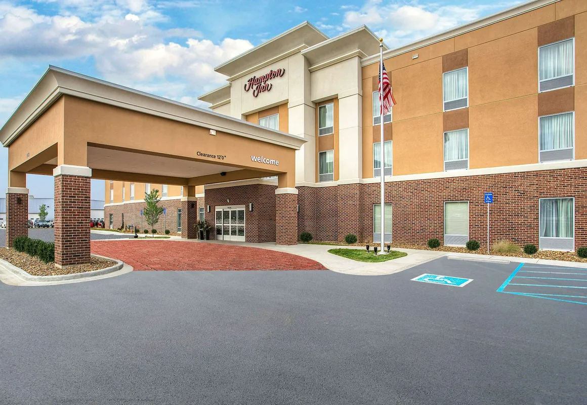 Hampton Inn Vincennes hotel hero