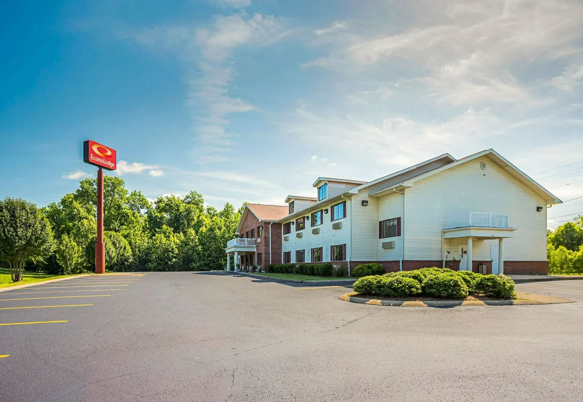 Econo Lodge Inn & Suites hotel hero
