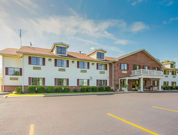 Econo Lodge Inn & Suites hotel detail image 2