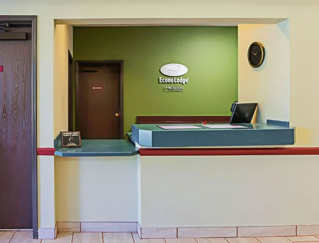 Econo Lodge Inn & Suites hotel detail image 4