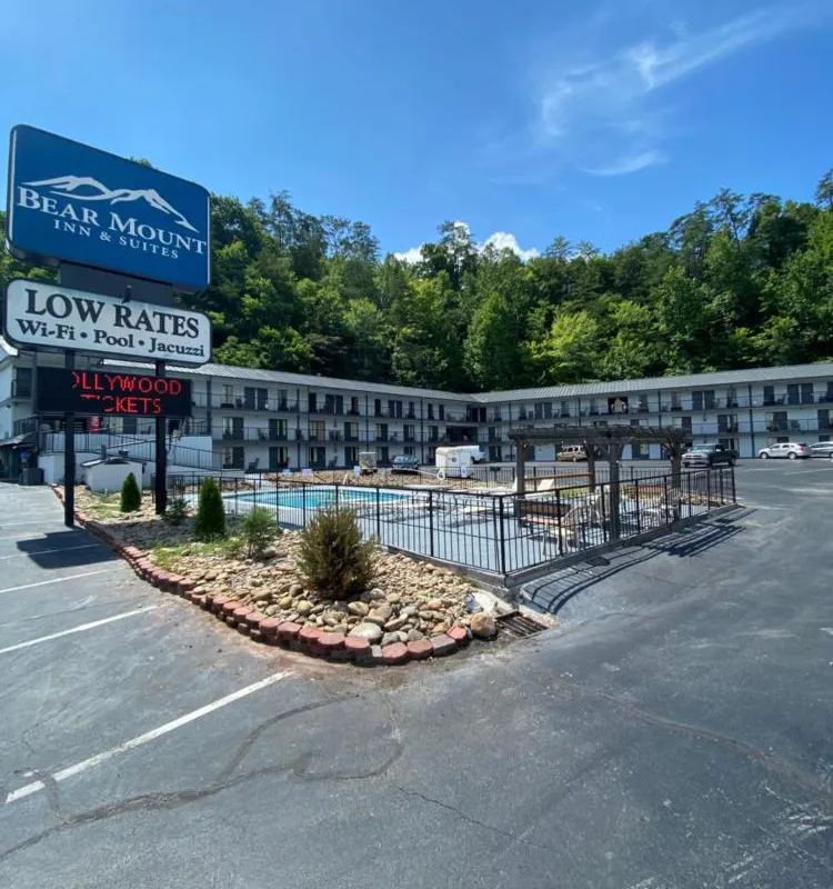 Bear Mount Inn & Suites hotel hero