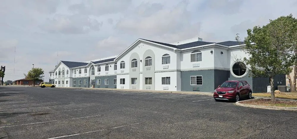 Quality Inn & Suites Roswell North hotel hero