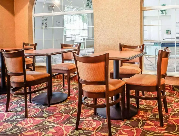 Quality Inn & Suites Roswell North hotel detail image 3