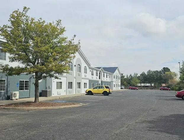Quality Inn & Suites Roswell North hotel detail image 4