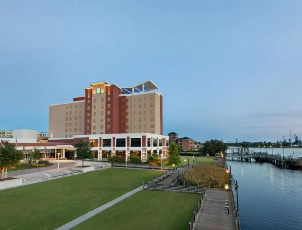 Embassy Suites by Hilton Wilmington Riverfront hotel detail image 2