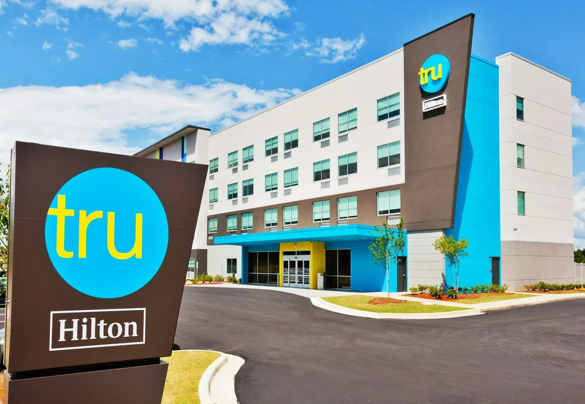Tru by Hilton Auburn hotel hero