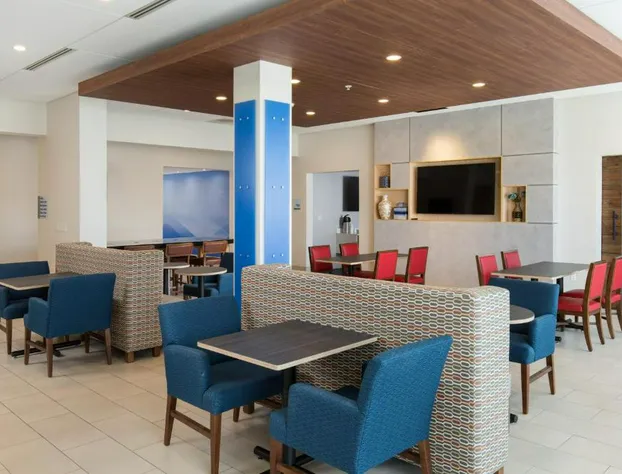 Holiday Inn Express Visalia Sequoia Gateway Area by IHG hotel detail image 3