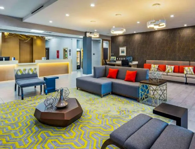 Comfort Inn & Suites Houston I-45 North - IAH hotel detail image 3