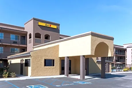 Super 8 by Wyndham Escondido hotel hero