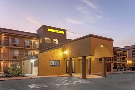 Super 8 by Wyndham Escondido hotel detail image 2