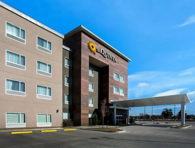 La Quinta Inn & Suites by Wyndham Pittsburg hotel detail image 2