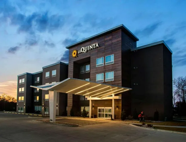 La Quinta Inn & Suites by Wyndham Pittsburg hotel detail image 3