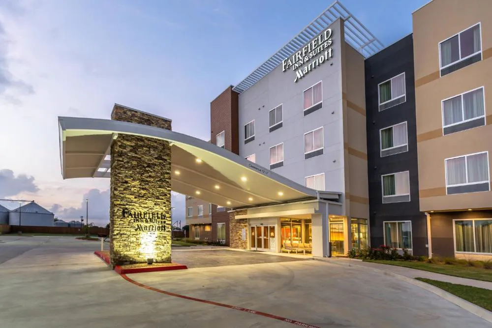 Fairfield Inn & Suites by Marriott Bay City hotel hero