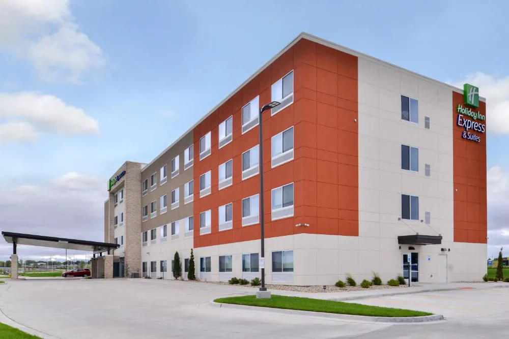 Holiday Inn Express & Suites Kansas City - Lee's Summit by IHG hotel hero