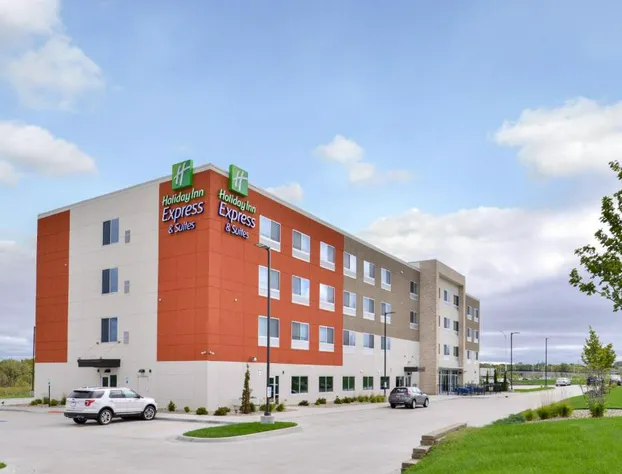 Holiday Inn Express & Suites Kansas City - Lee's Summit by IHG hotel detail image 3