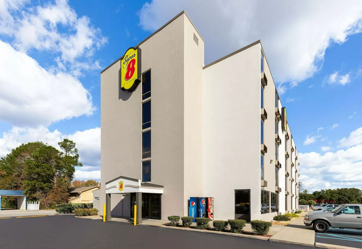 Super 8 by Wyndham Myrtle Beach/Market Common Area hotel hero