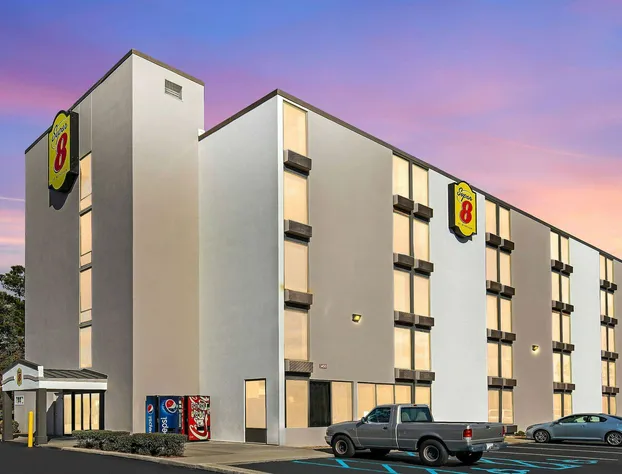 Super 8 by Wyndham Myrtle Beach/Market Common Area hotel detail image 1