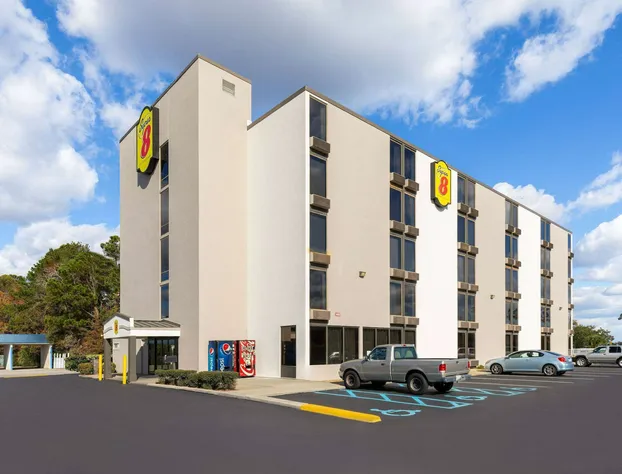 Super 8 by Wyndham Myrtle Beach/Market Common Area hotel detail image 2