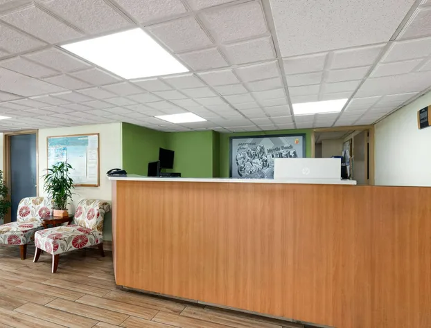 Super 8 by Wyndham Myrtle Beach/Market Common Area hotel detail image 3