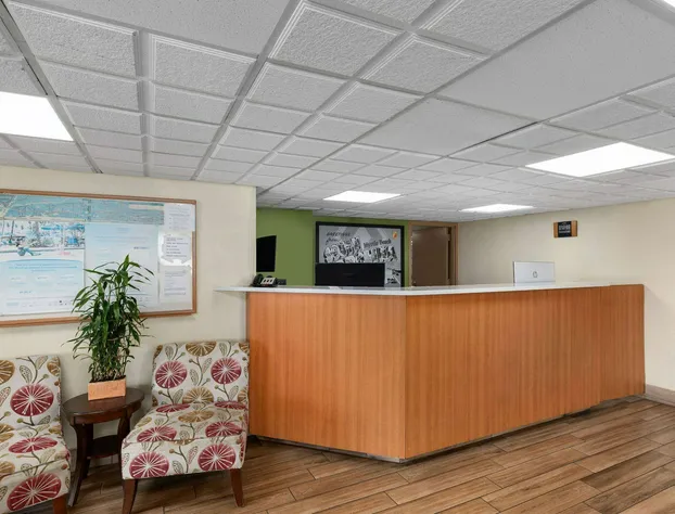 Super 8 by Wyndham Myrtle Beach/Market Common Area hotel detail image 4