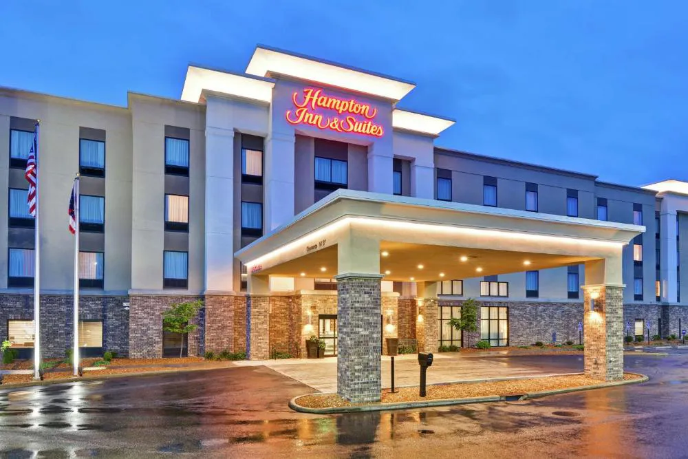 Hampton Inn & Suites Ashland hotel hero