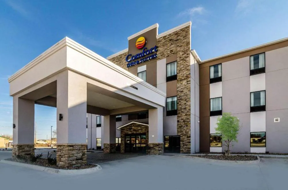 Comfort Inn & Suites Augusta hotel hero