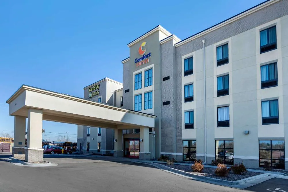 Comfort Suites Near Denver Downtown hotel hero