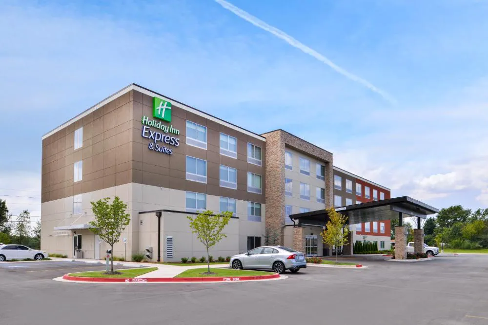 Holiday Inn Express & Suites Siloam Springs by IHG hotel hero