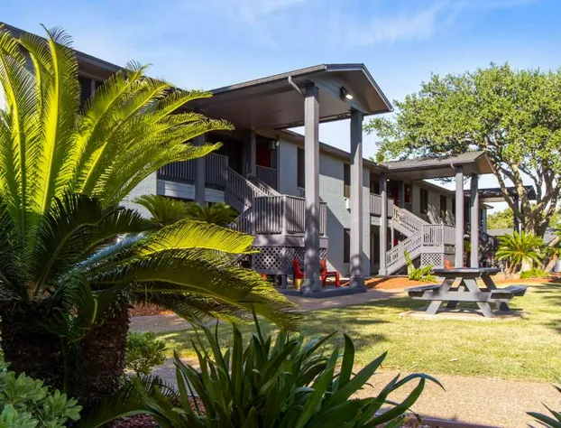 Econo Lodge Inn & Suites Fulton - Rockport hotel detail image 1