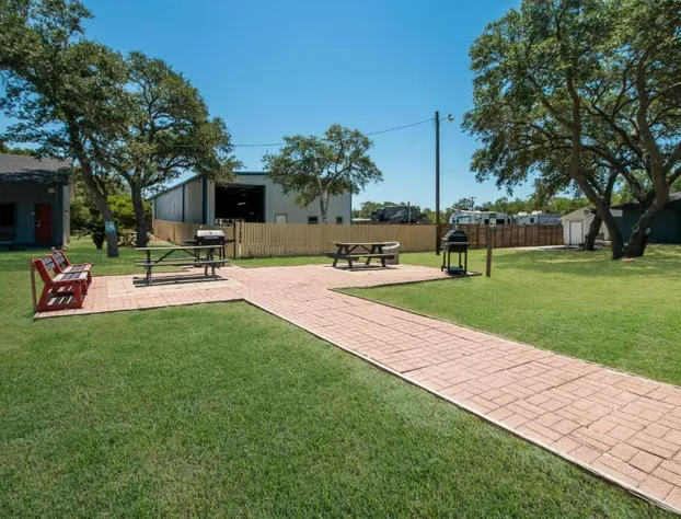 Econo Lodge Inn & Suites Fulton - Rockport hotel detail image 4