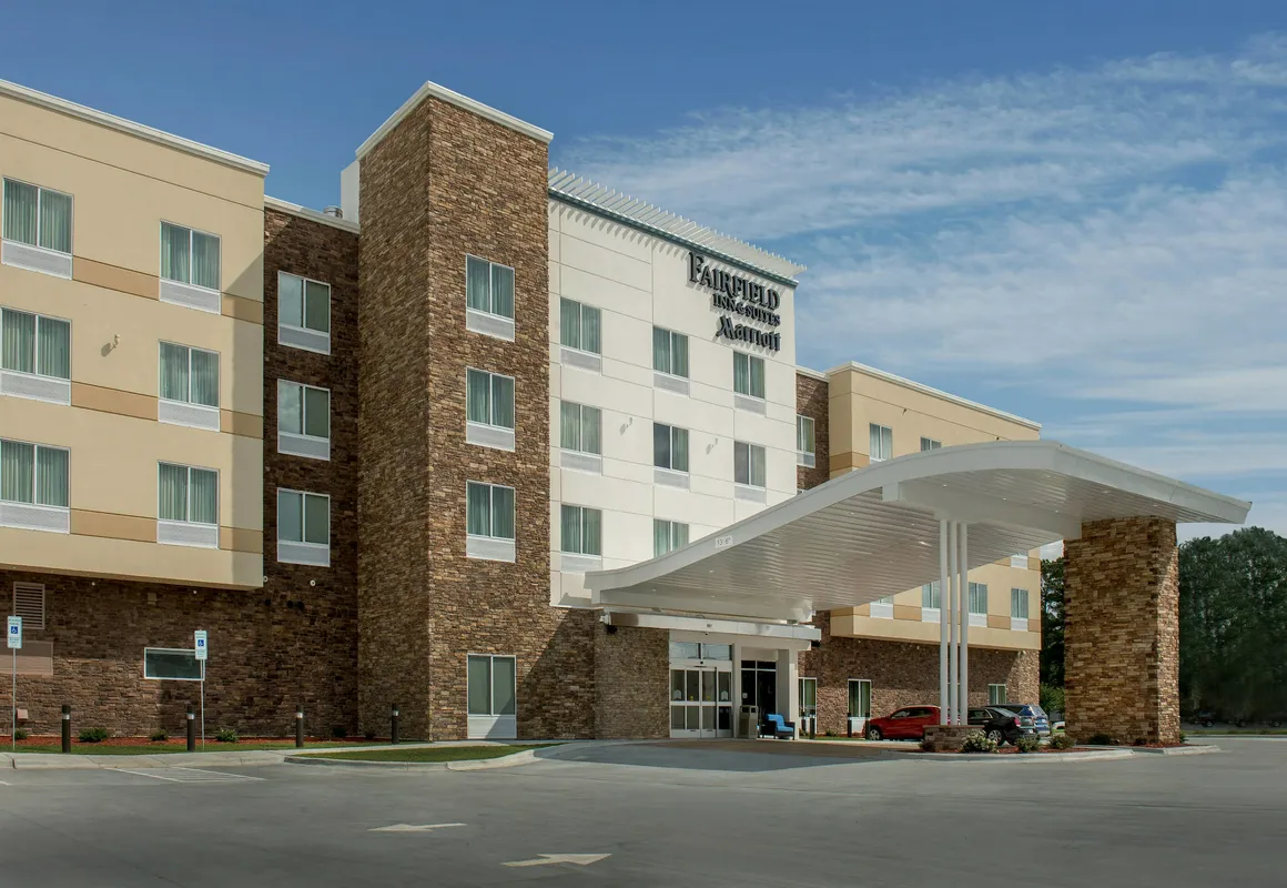 Fairfield Inn and Suites by Marriott Washington hotel hero